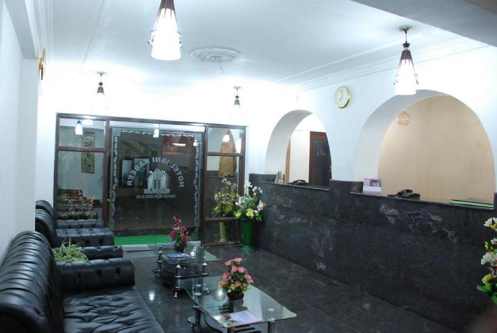 Hotel Ibni Kabeer Srīnagar Exterior foto